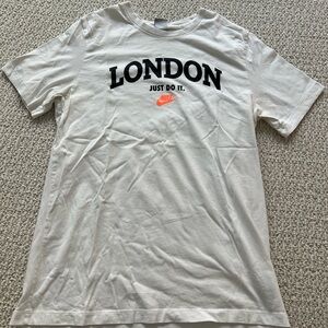 Nike London T-shirt — mens Large